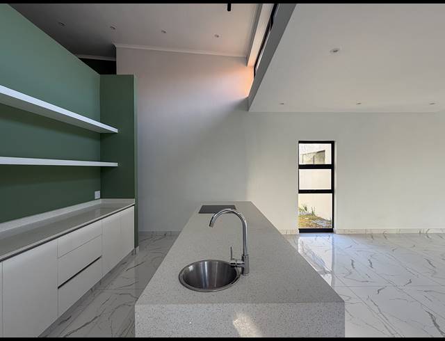 4 BEDROOM HOUSE FOR SALE IN PALM LAKES ESTATE